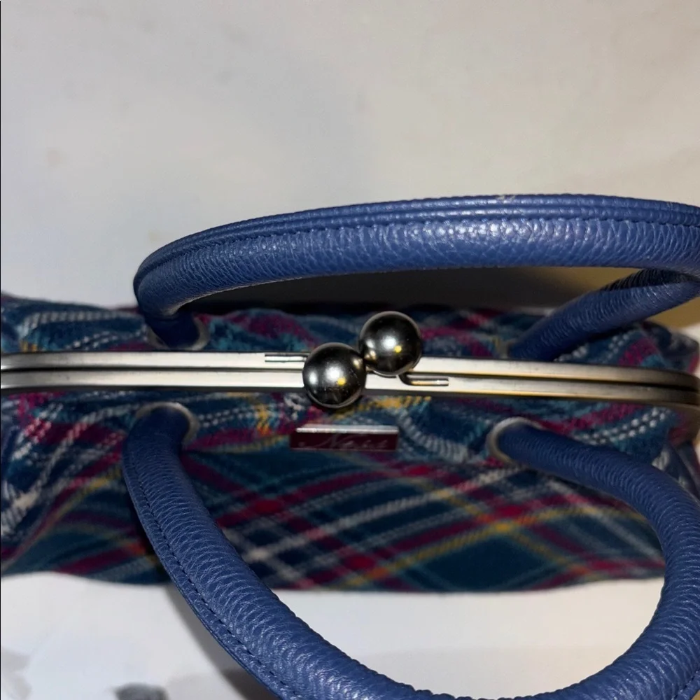 NESS BRAND..STRAIGHT FROM EDINBURGH SCOTLAND..TEAL PLAID WOOL TARTAN HAND BAG